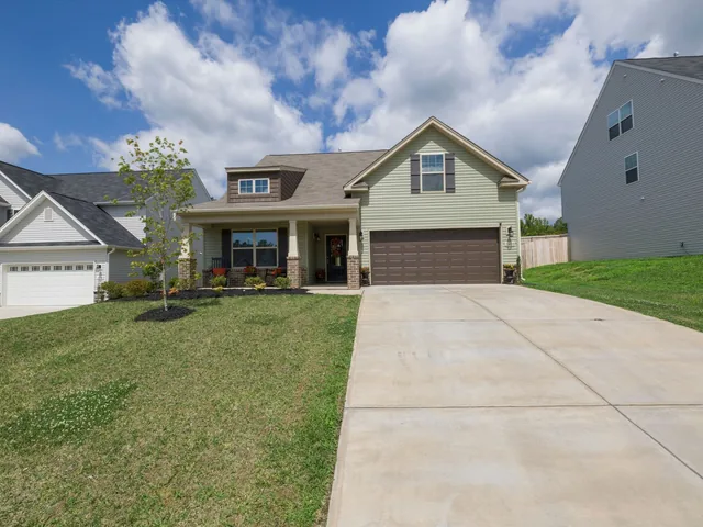 Suburban home and driveway in Farmville NC
